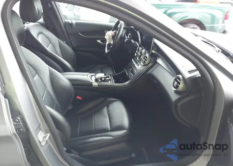 2016 Mercedes-Benz C 300 Luxury/Sport z USA, uszkodzony, nr VIN 55SWF4JB2GU097101